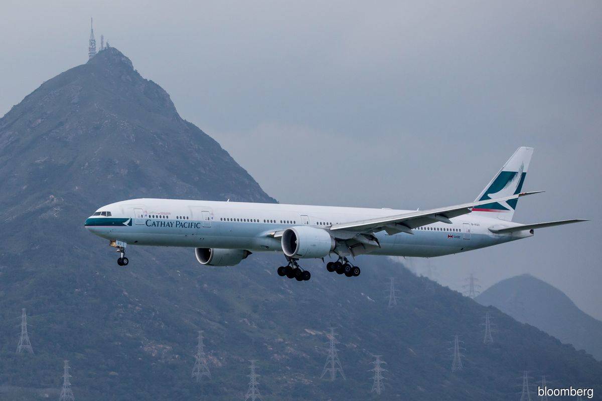 Cathay plans to hire hundreds of pilots as morale falls
